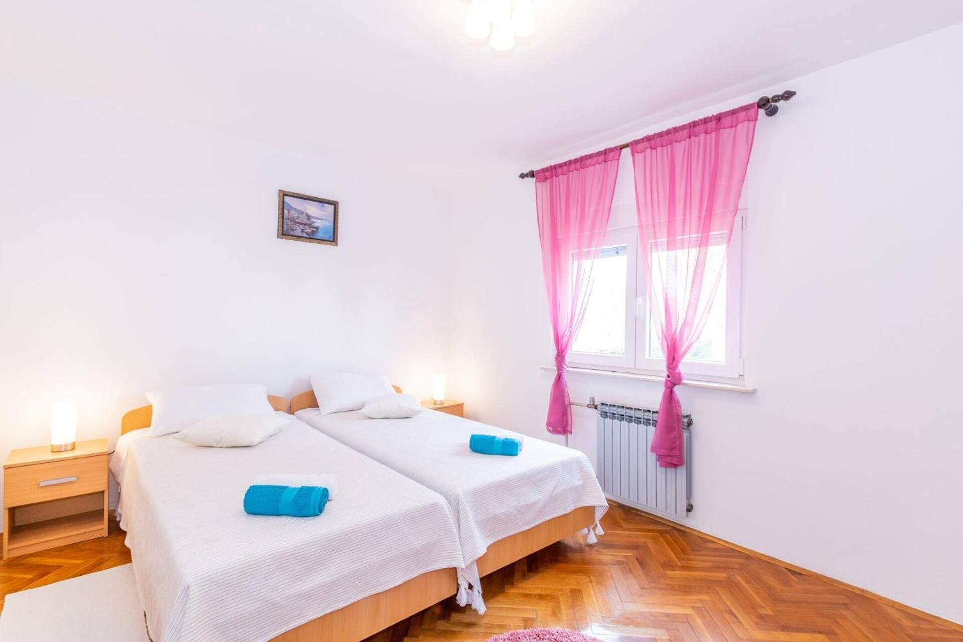 Family House With 2 Apartments - Irma Medulin Luaran gambar