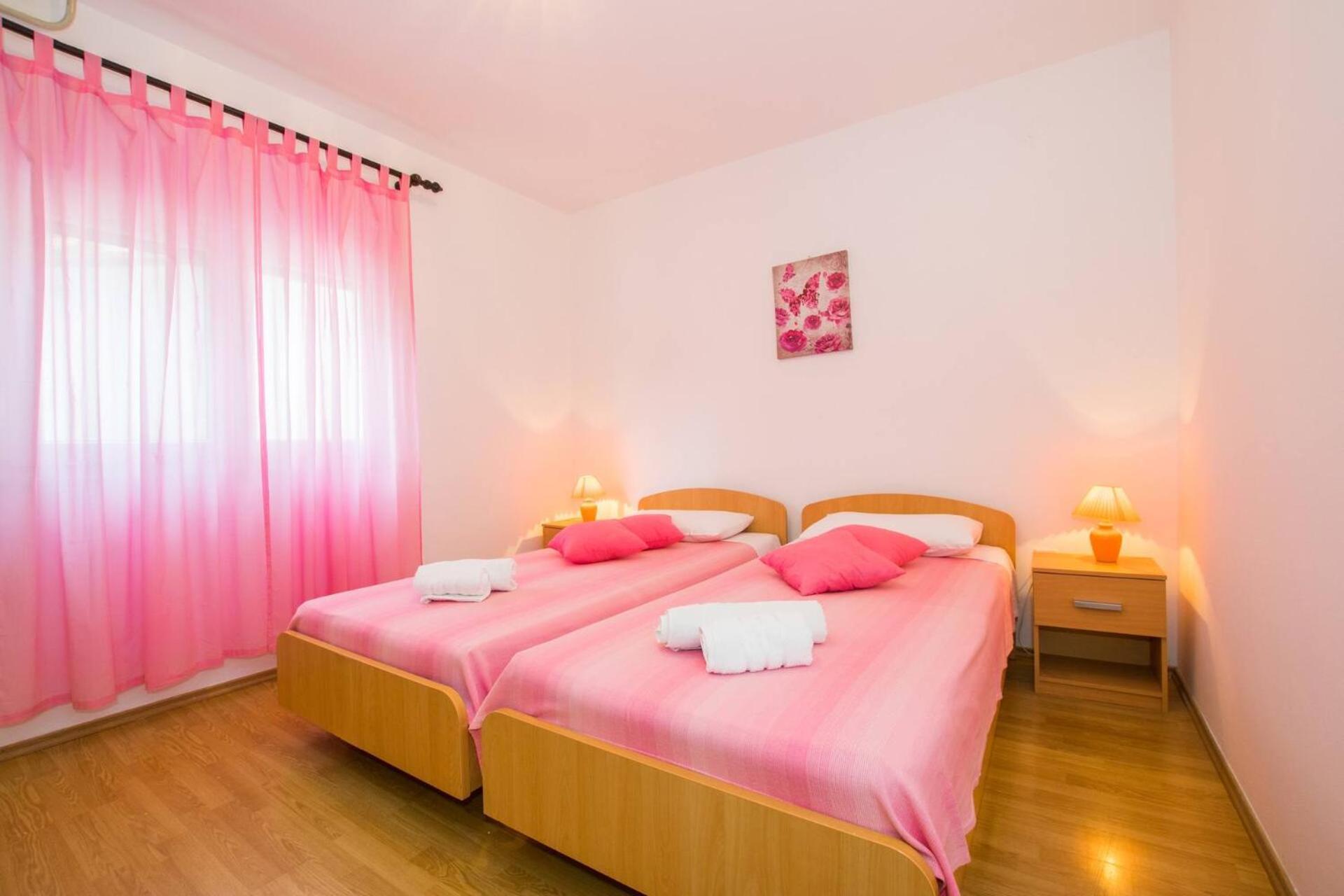 Family House With 2 Apartments - Irma Medulin Luaran gambar